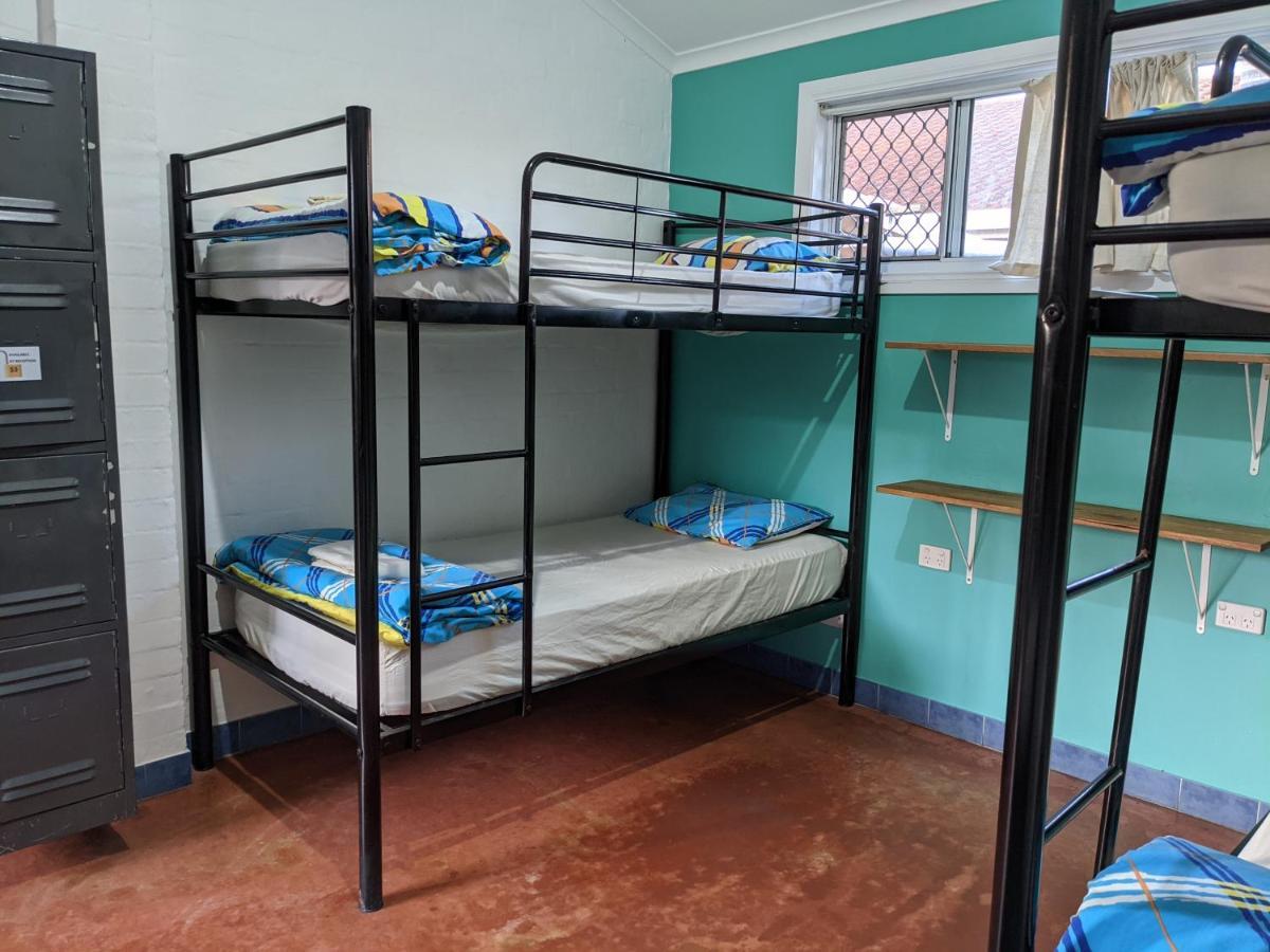 Ozzie Pozzie Backpackers Hostel Port Macquarie Bagian luar foto