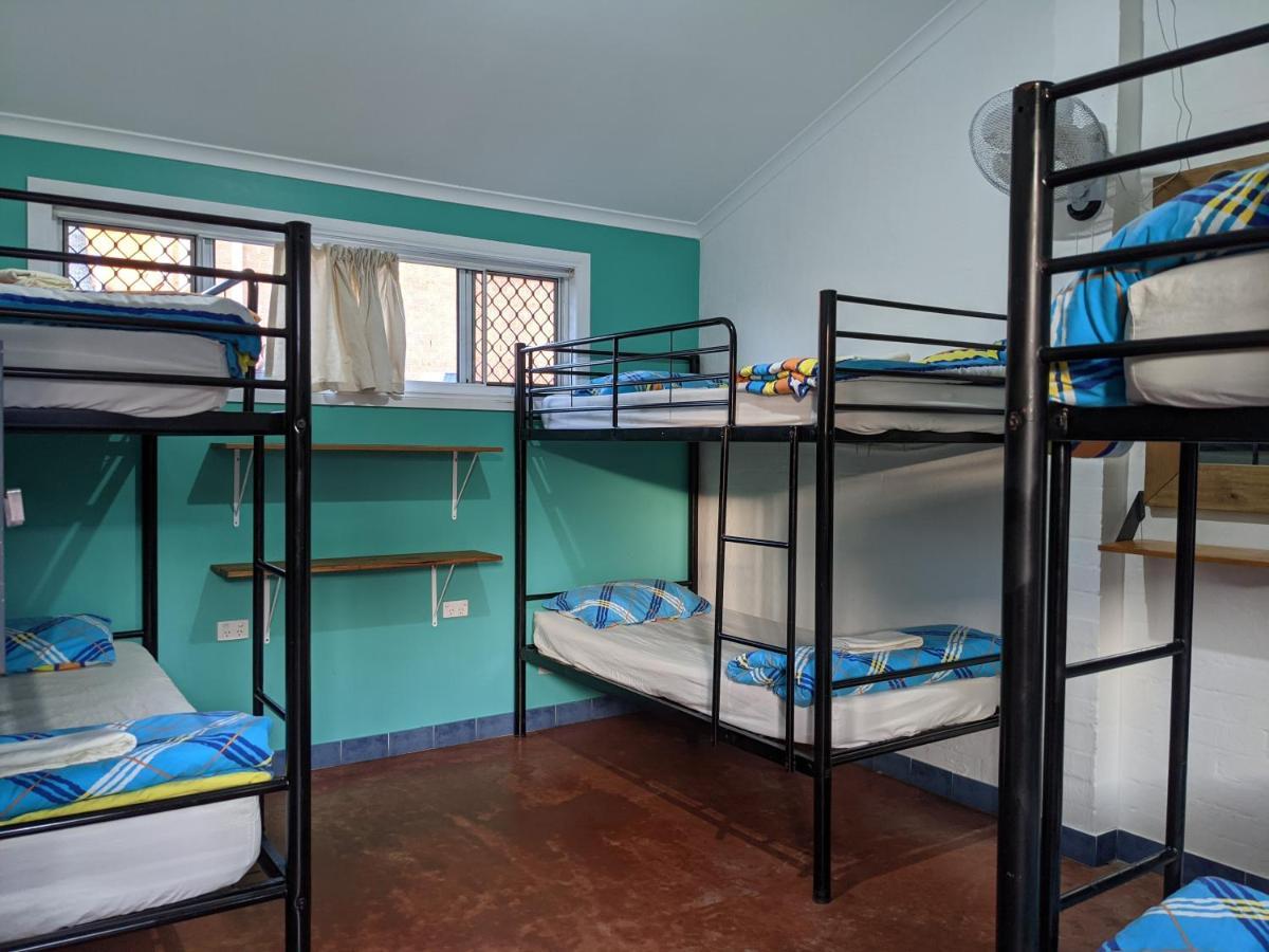 Ozzie Pozzie Backpackers Hostel Port Macquarie Bagian luar foto