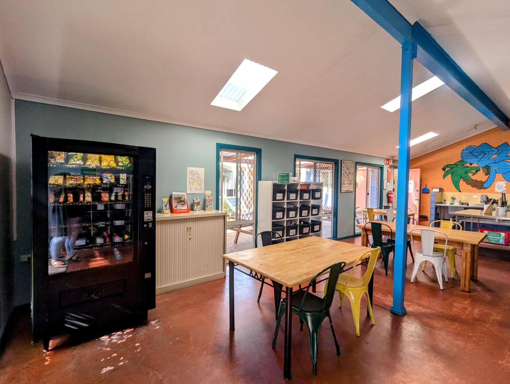 Ozzie Pozzie Backpackers Hostel Port Macquarie Bagian luar foto