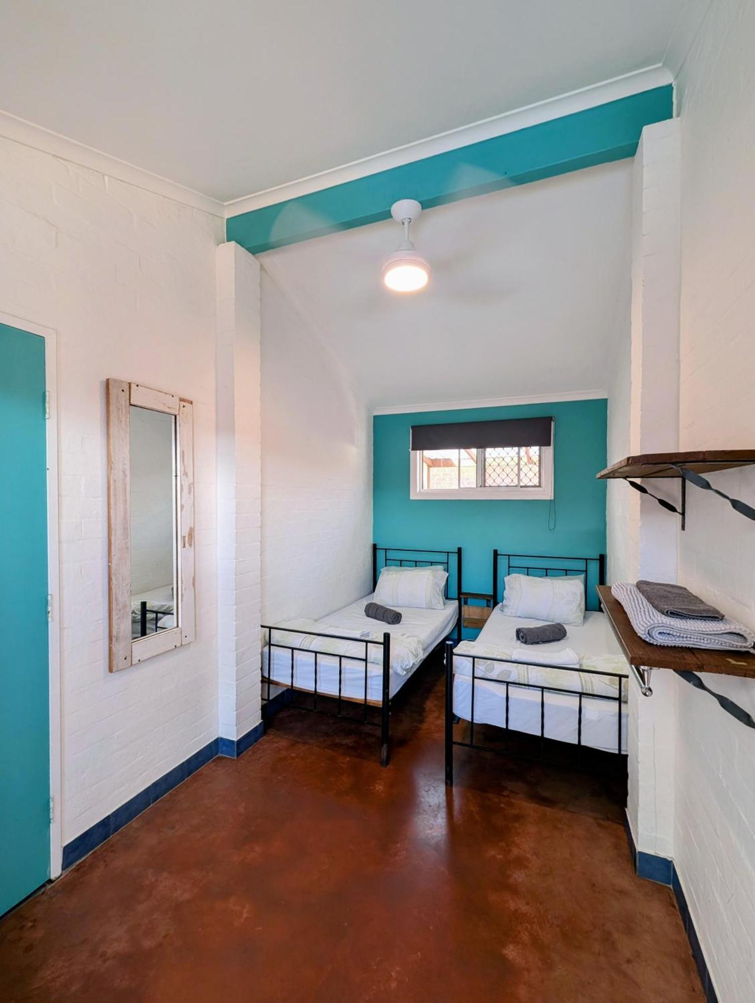 Ozzie Pozzie Backpackers Hostel Port Macquarie Bagian luar foto