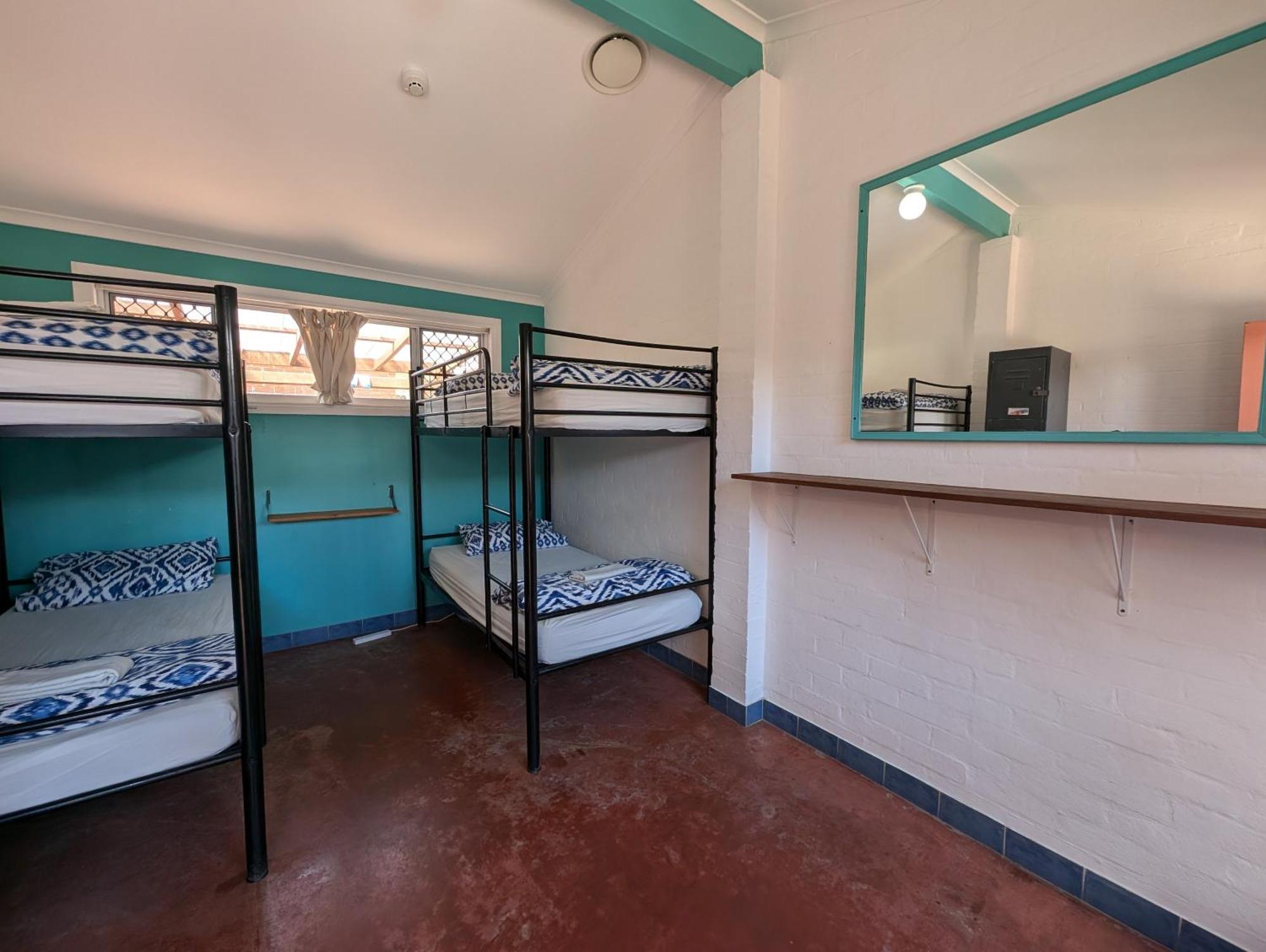 Ozzie Pozzie Backpackers Hostel Port Macquarie Bagian luar foto