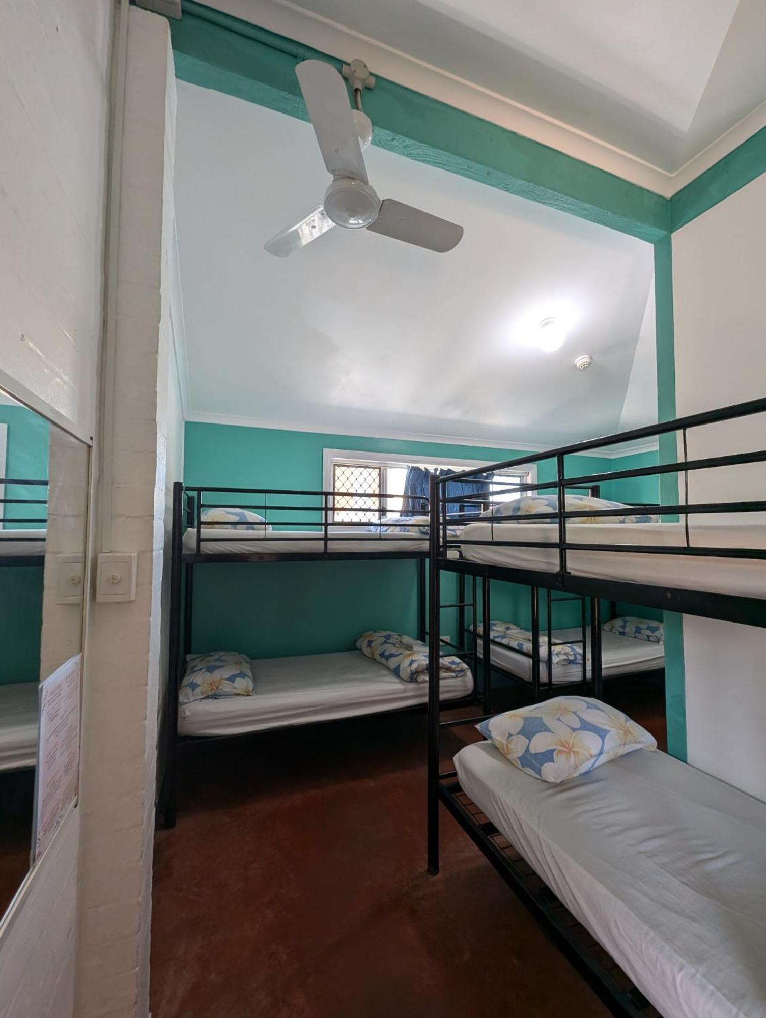 Ozzie Pozzie Backpackers Hostel Port Macquarie Bagian luar foto