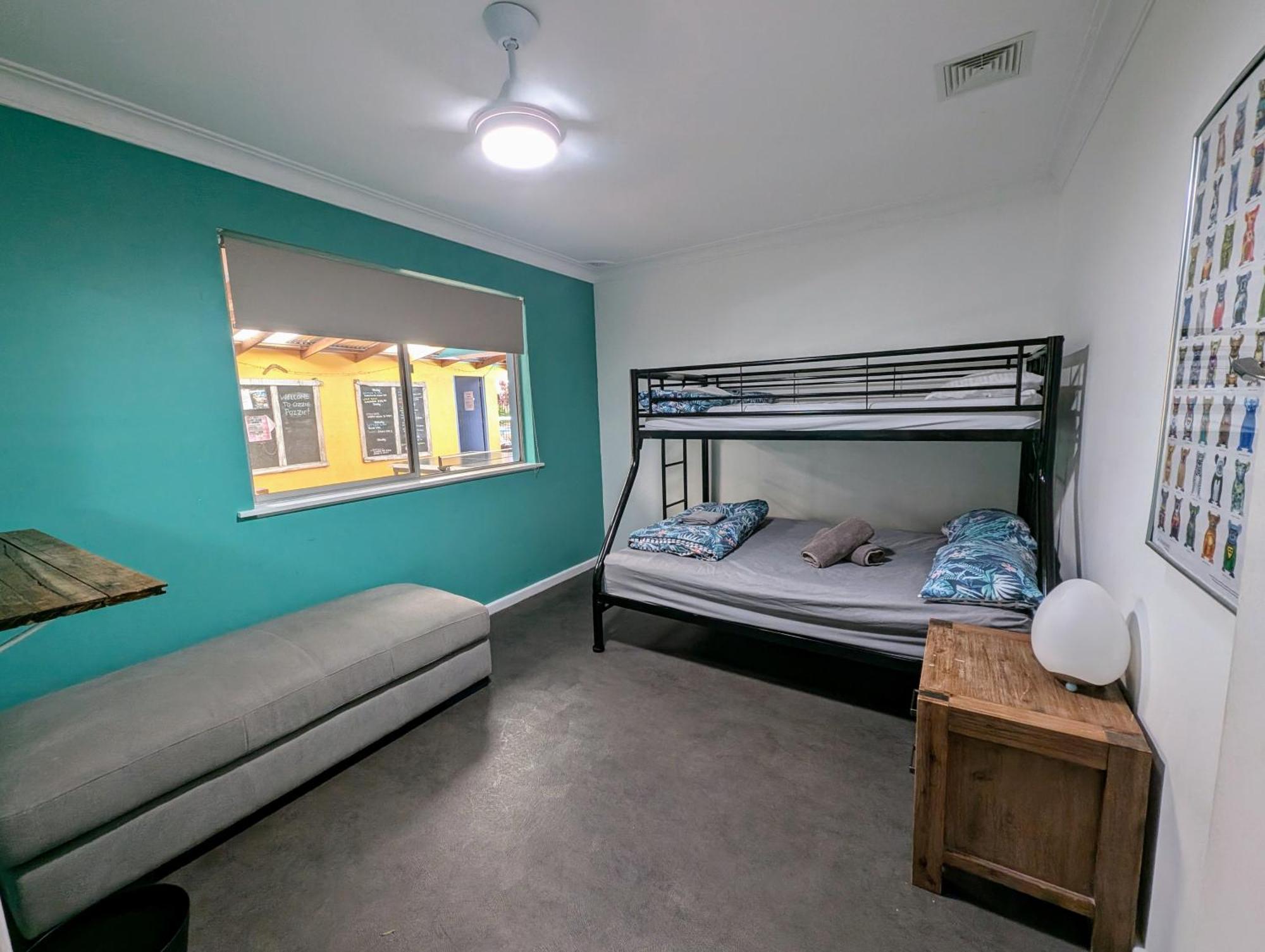 Ozzie Pozzie Backpackers Hostel Port Macquarie Bagian luar foto