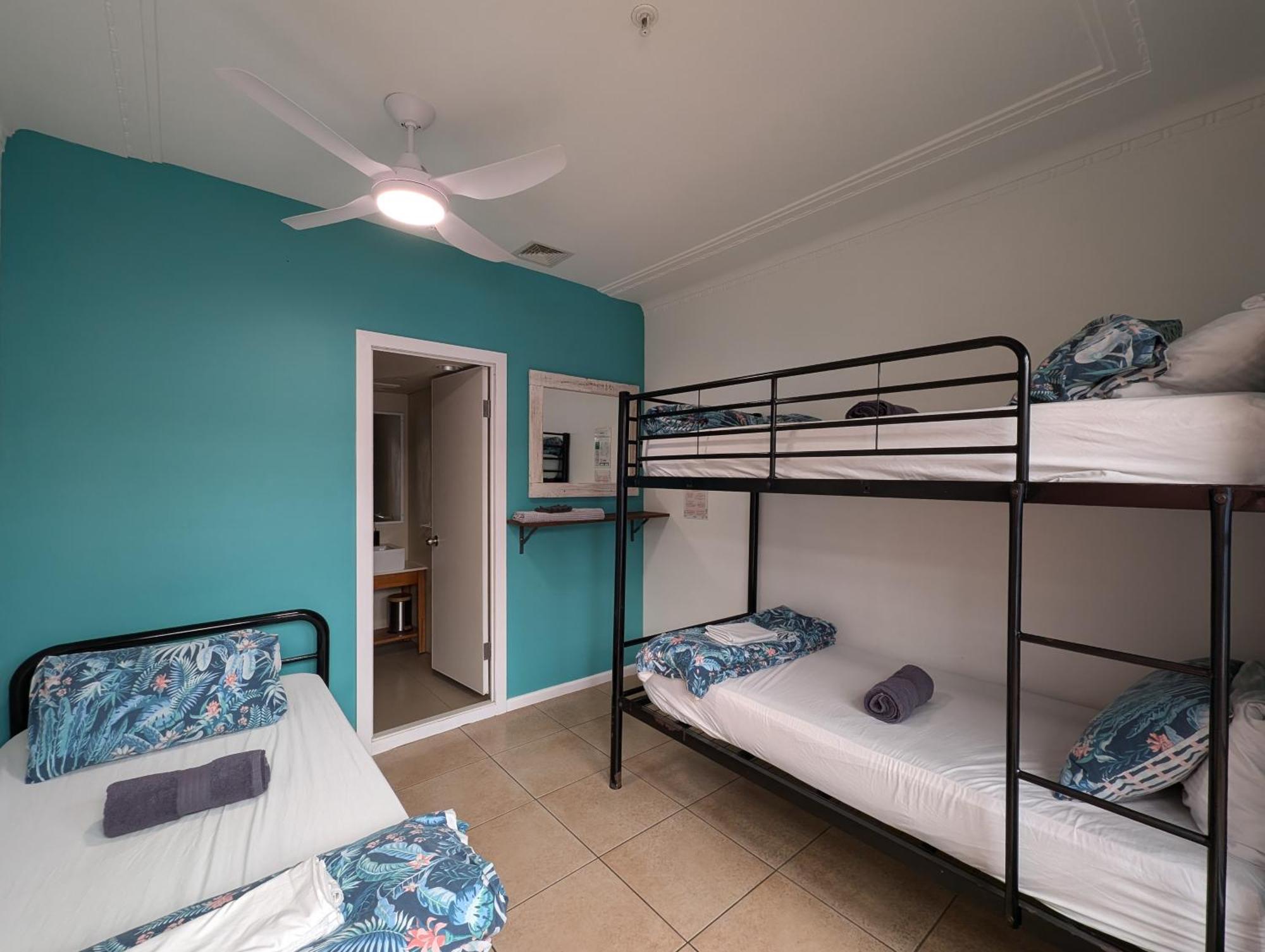 Ozzie Pozzie Backpackers Hostel Port Macquarie Bagian luar foto