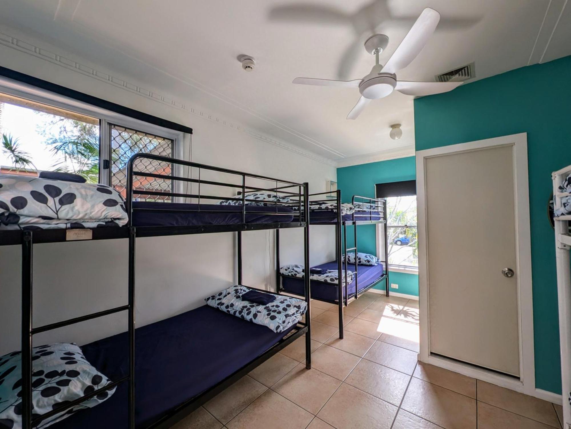 Ozzie Pozzie Backpackers Hostel Port Macquarie Bagian luar foto